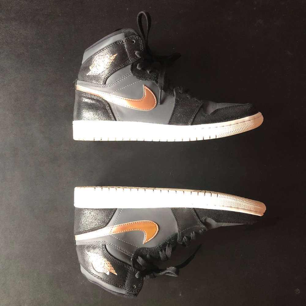 JORDAN 1 RETRO HIGH BRONZE MEDAL Sz 9.5